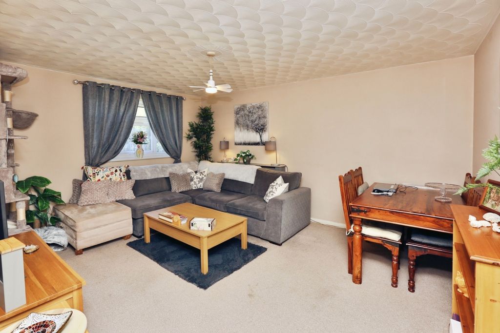 Property photo 3 of 11 Pbox-Img.Jpg