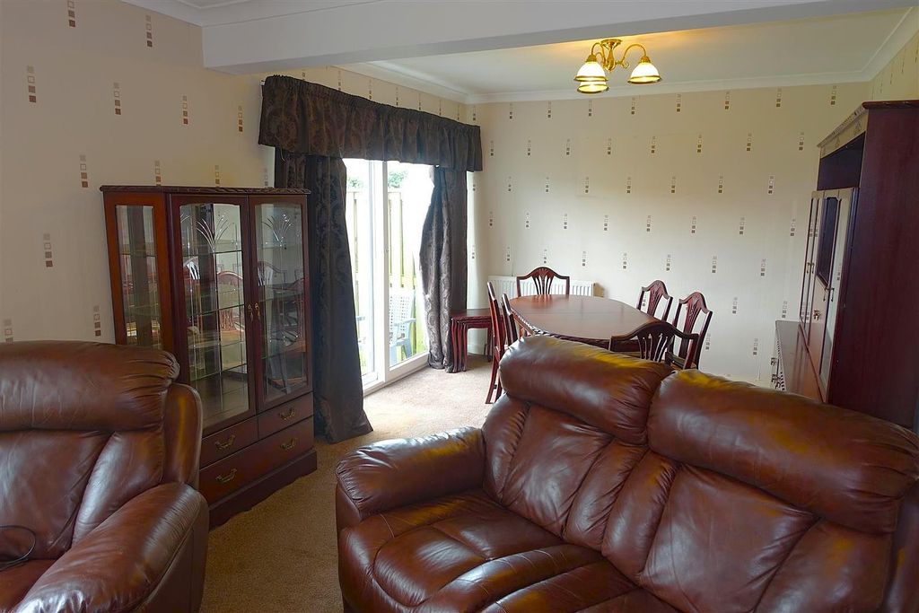 Property photo 2 of 10 Lounge Diner 1.Jpg