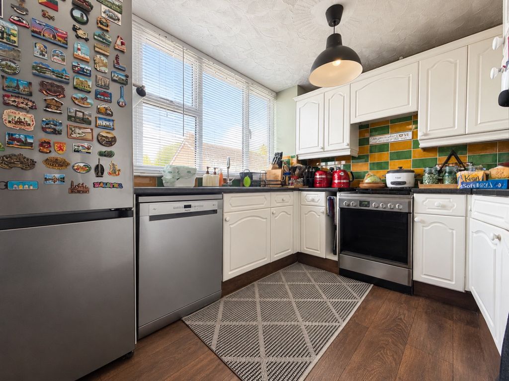Property photo 2 of 16 5899824