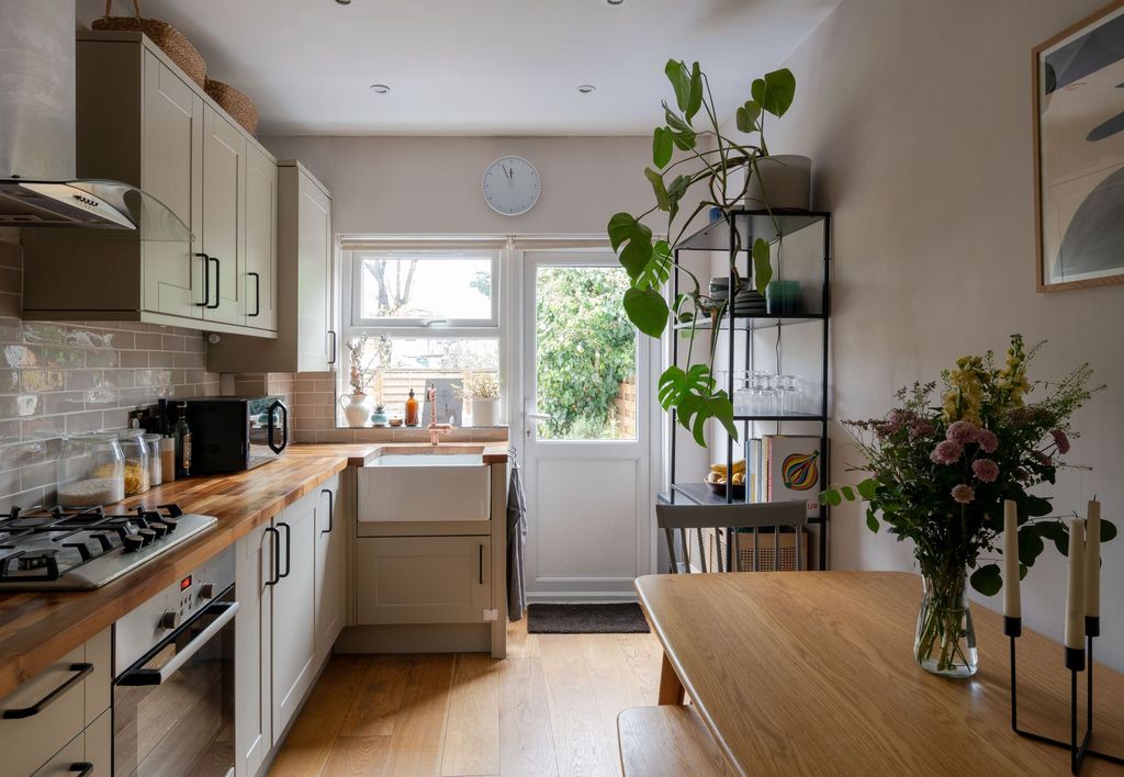 Property photo 2 of 31