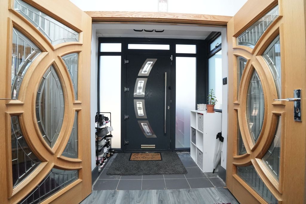 Property photo 2 of 23