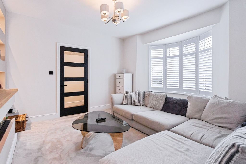 Property photo 3 of 25 Sitting Room/Snug