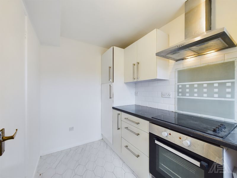 Property photo 3 of 7 Photo 7