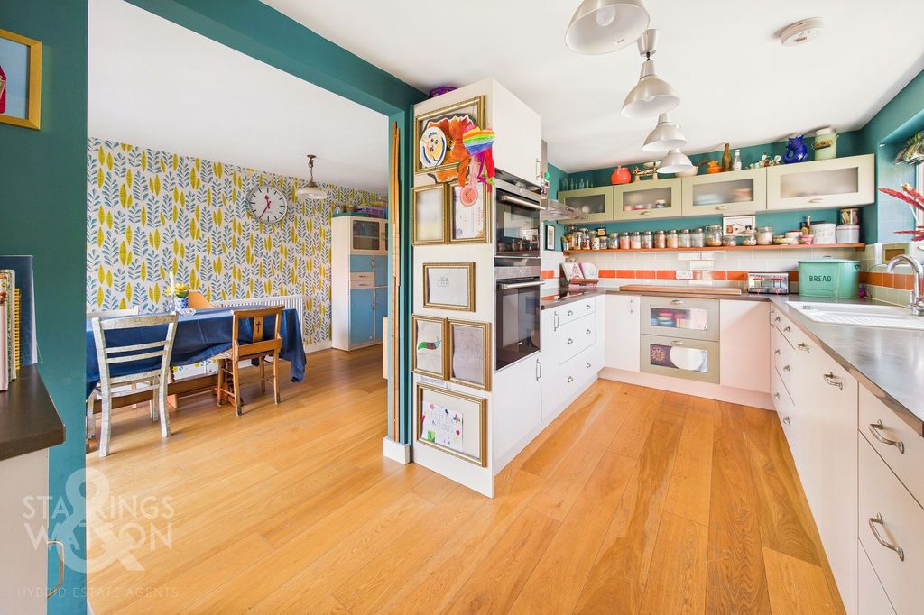 Property photo 2 of 28