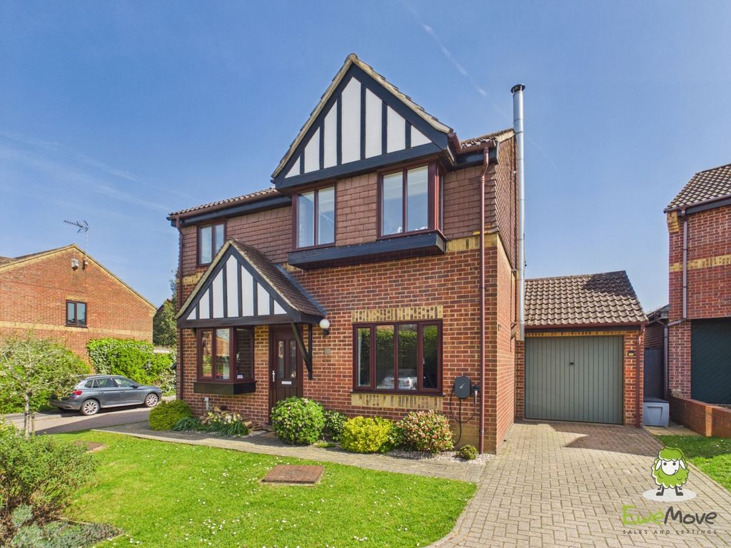 Property photo 1 of 22 Ewemove Estate Agents Basingstoke - Highmoors