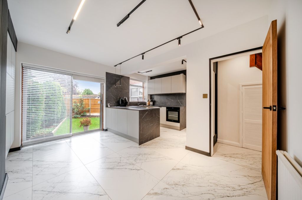 Property photo 2 of 19 1513314-16-1A0444Cce4B05