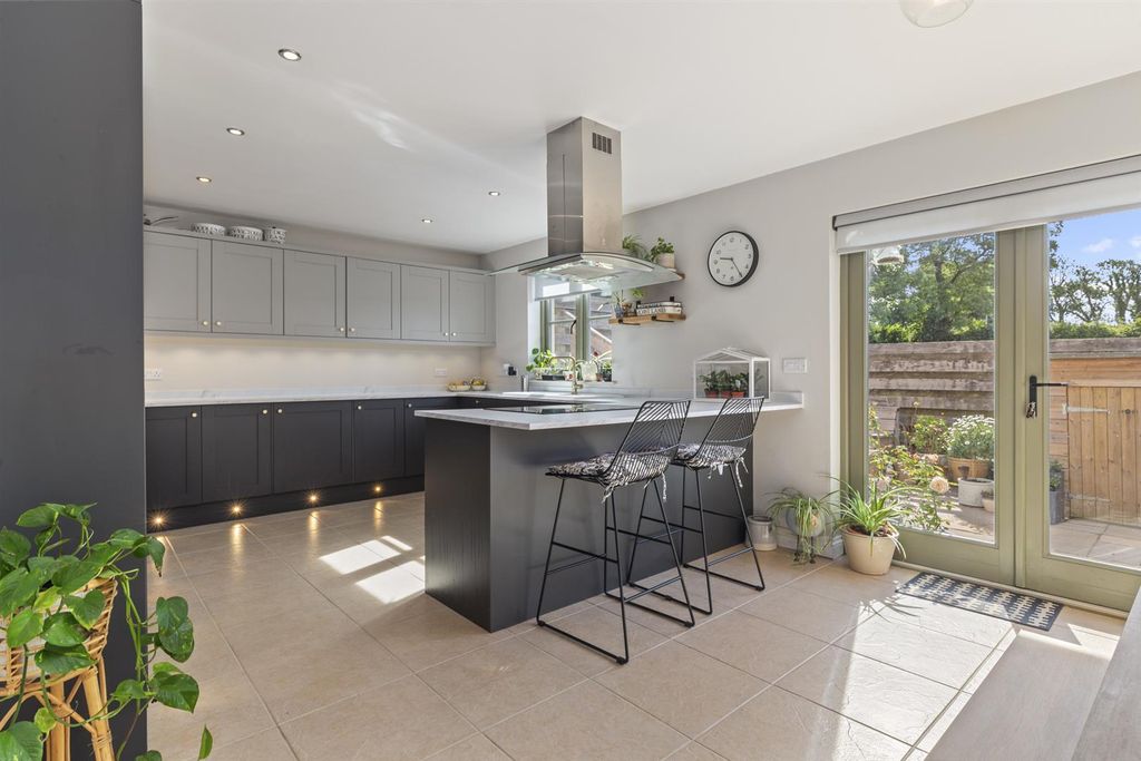 Property photo 3 of 25 5 Boot And Shoe-2.Jpg