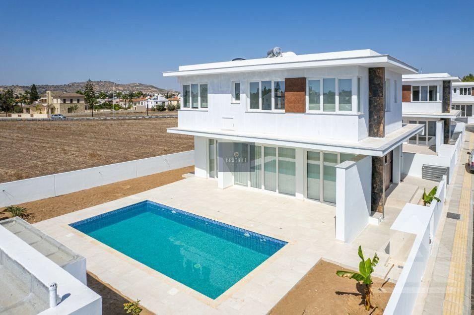 Property photo 1 of 9