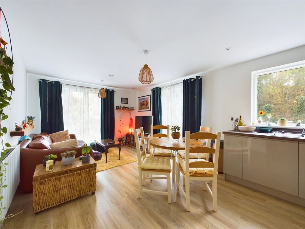 Property photo 2 of 11 Picture No. 60