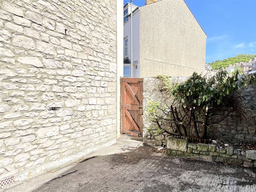 Property photo 2 of 22 Picture No. 11