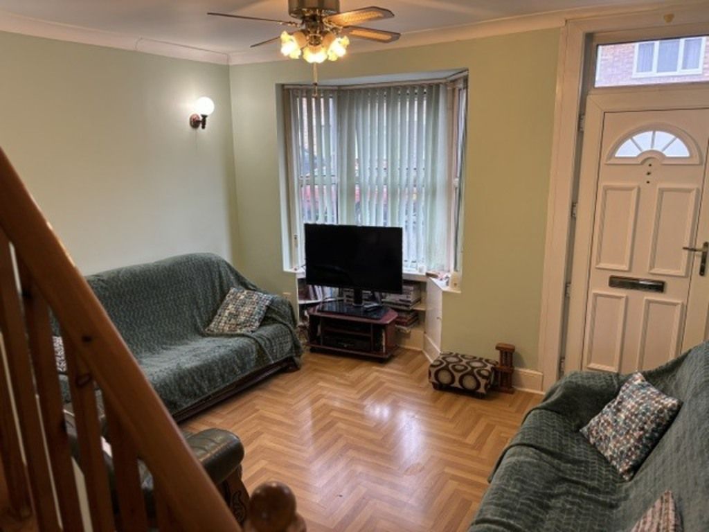 Property photo 3 of 11 Lounge