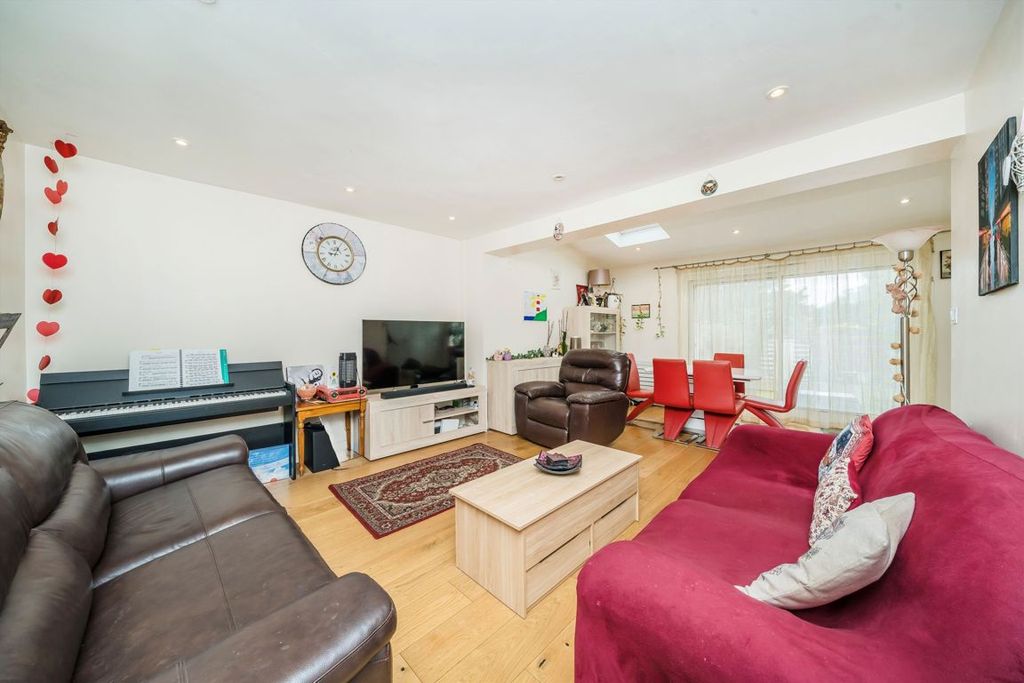 Property photo 2 of 8