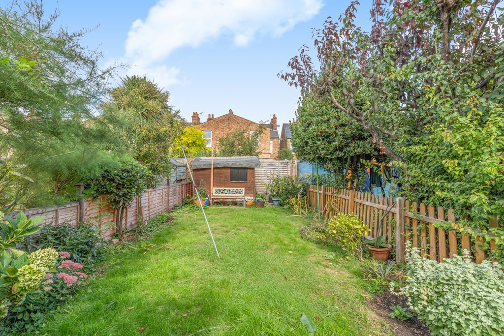 Property photo 2 of 7 Whitestile Road (4)