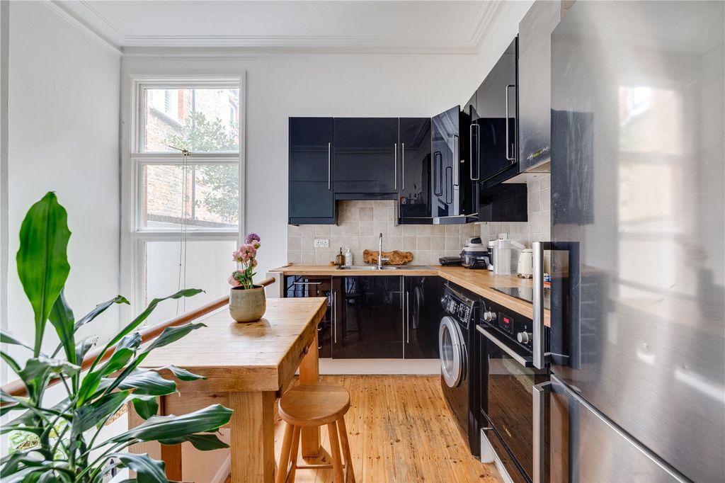 Property photo 2 of 9 Picture No. 16