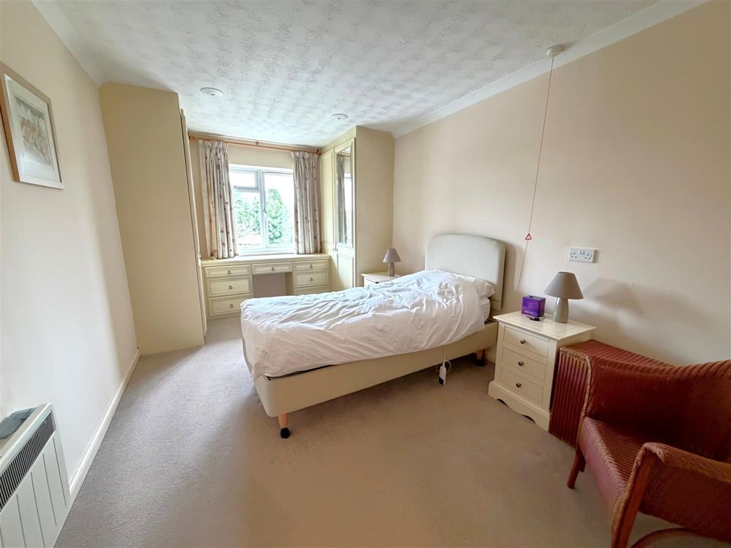 Property photo 3 of 13 Bed 1.Jpg