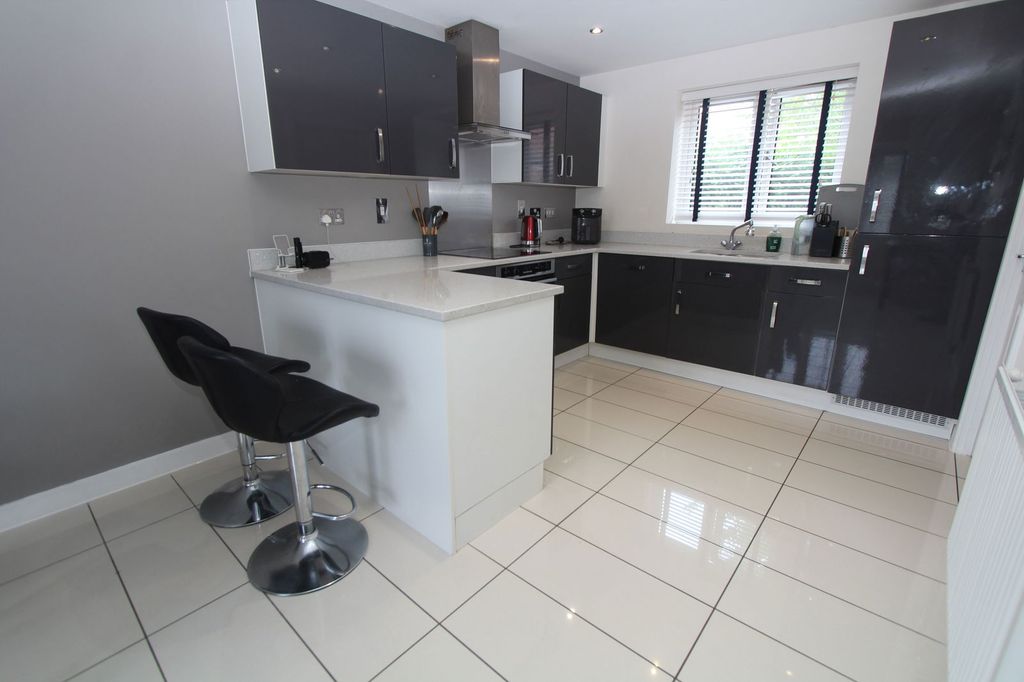 Property photo 2 of 24