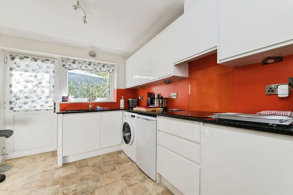 Property photo 3 of 17 Photo