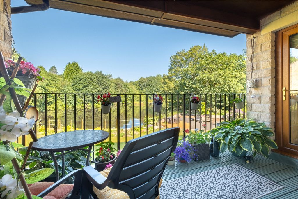 Property photo 3 of 24 Balcony