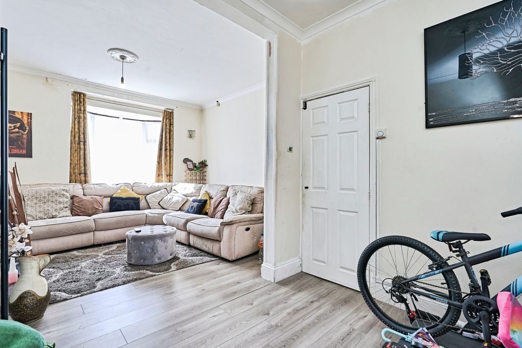 Property photo 2 of 14