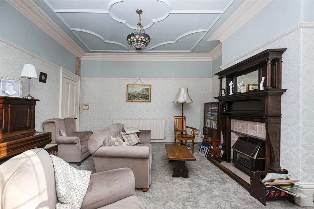 Property photo 2 of 40 Living Room