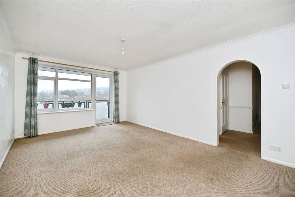 Property photo 2 of 21 Living Room