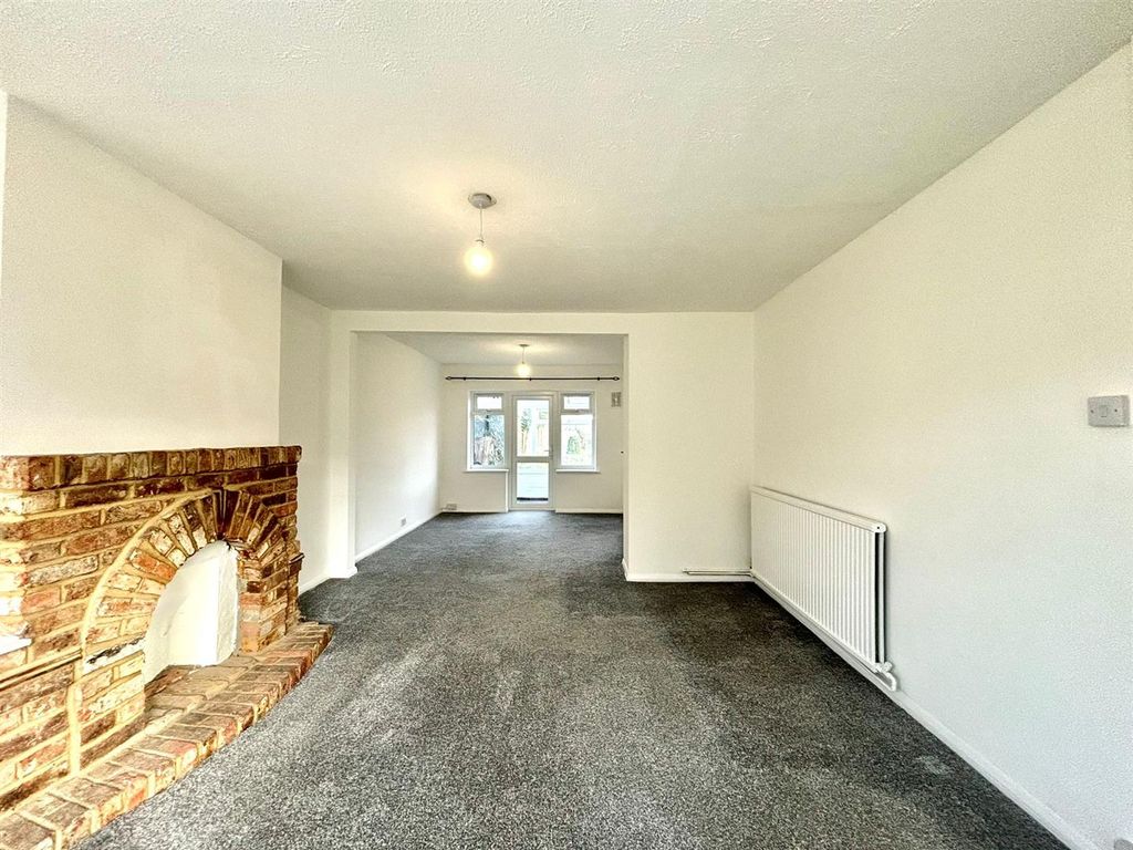 Property photo 2 of 11 Lounge.Jpg