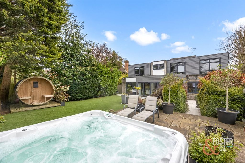 Property photo 3 of 33 Dyke Road Avenue, 10-004.Jpg