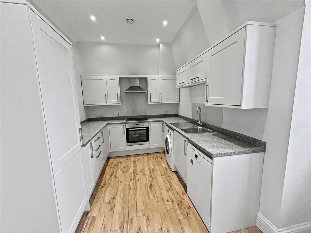 Property photo 2 of 12 Kitchen