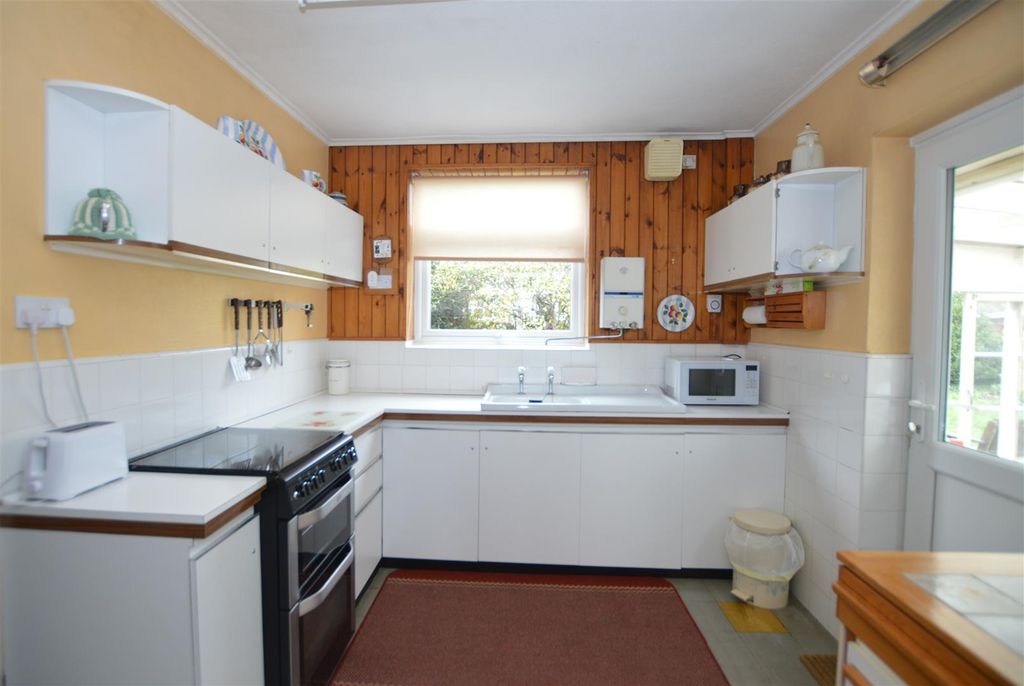 Property photo 2 of 13 Arnold Cescent Kit 2.Jpg