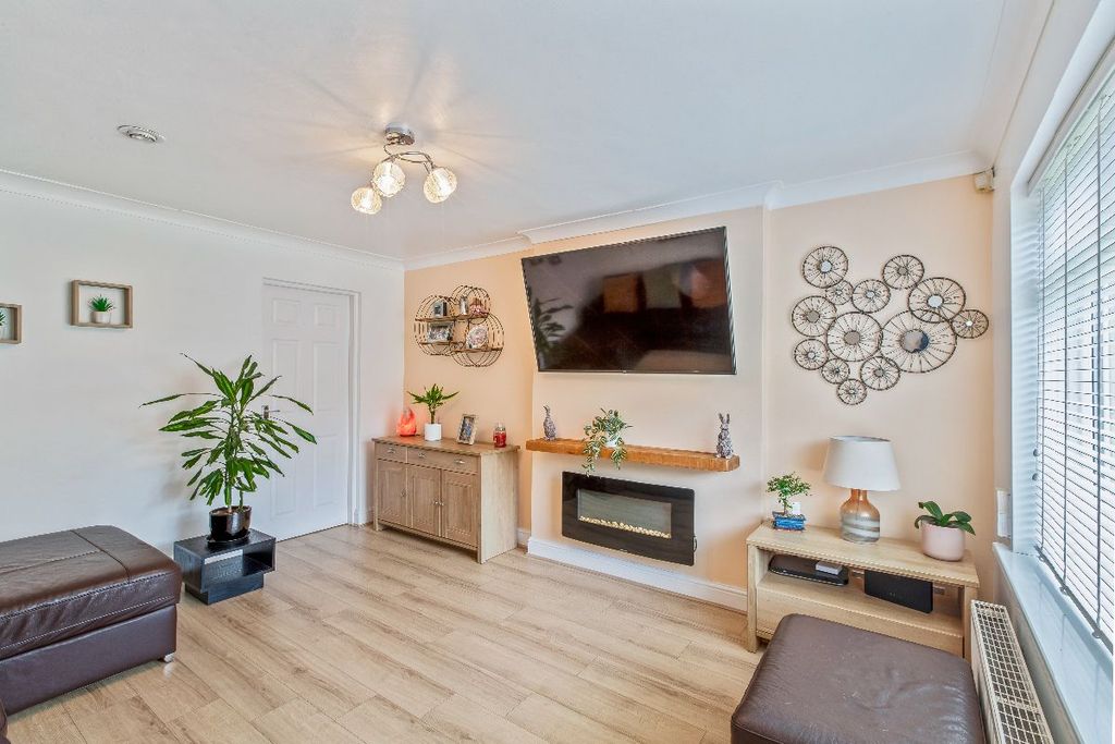 Property photo 3 of 37