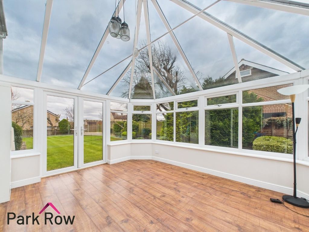 Property photo 3 of 31 Conservatory