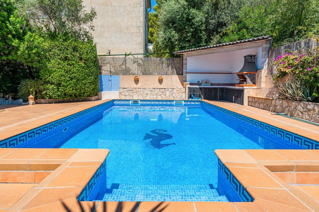 Property photo 3 of 20 Pool (2)