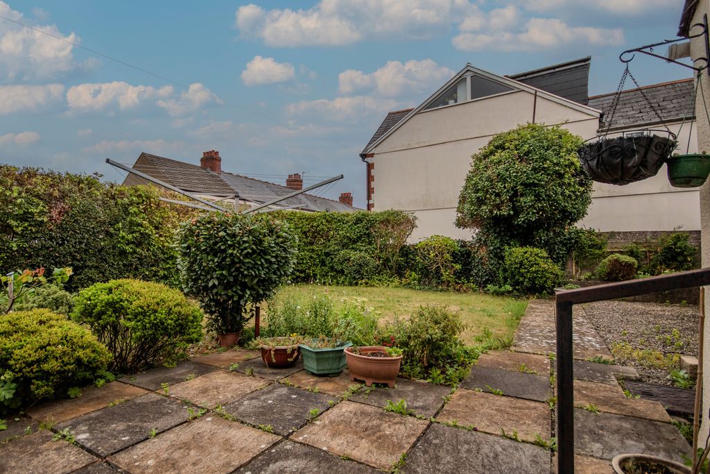 Property photo 3 of 28