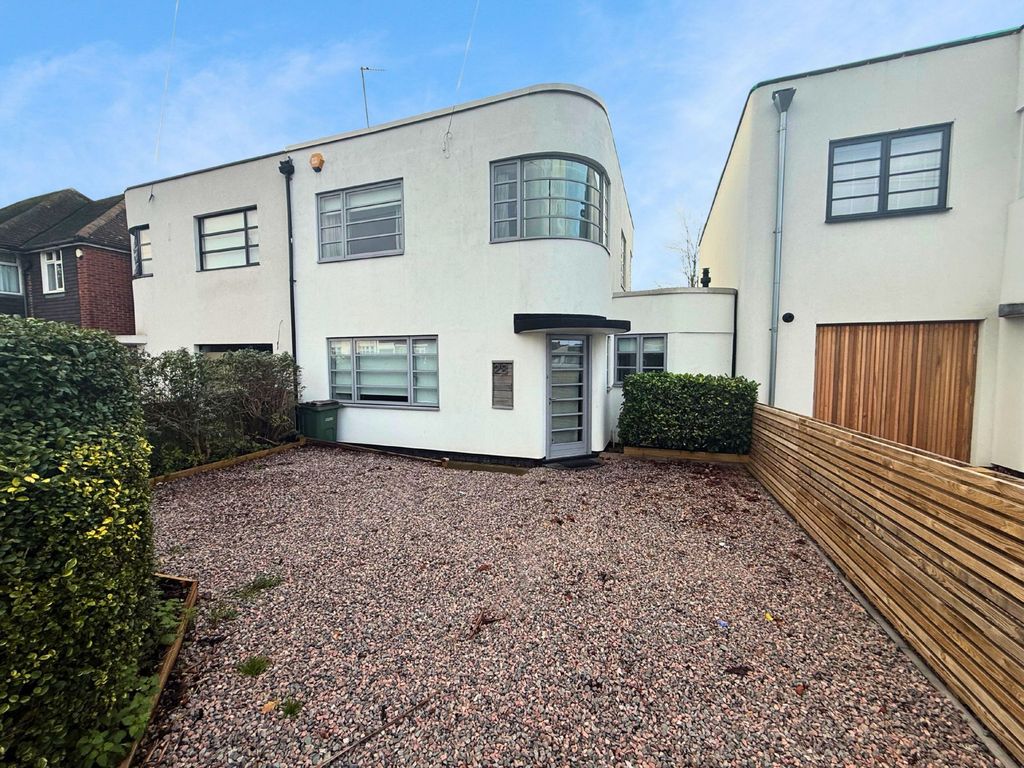 Property photo 1 of 11 Photo 2