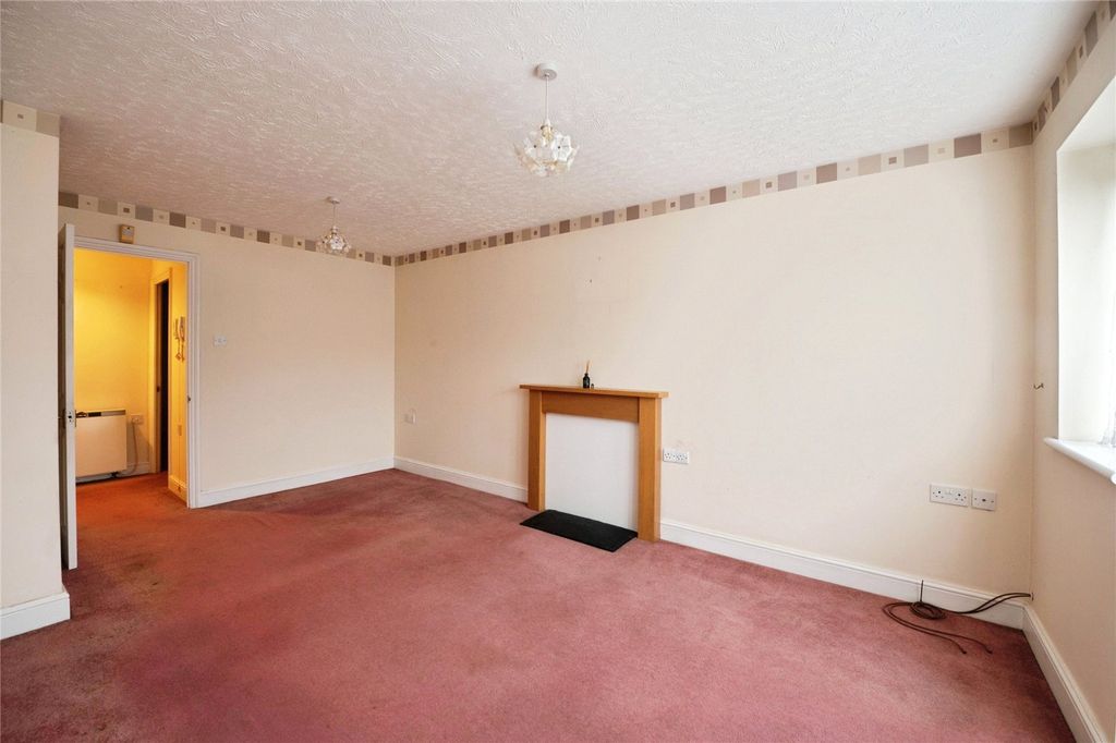 Property photo 3 of 10 Lounge