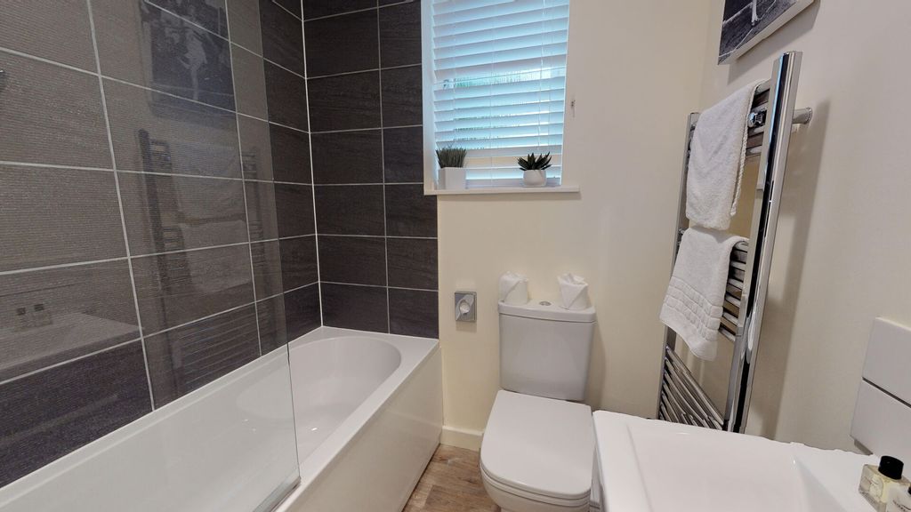 Property photo 3 of 8 Bathroom