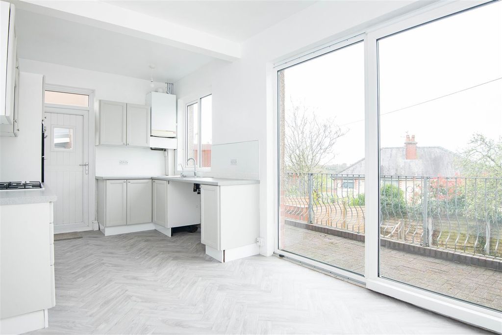 Property photo 3 of 20 Kitchen / Diner