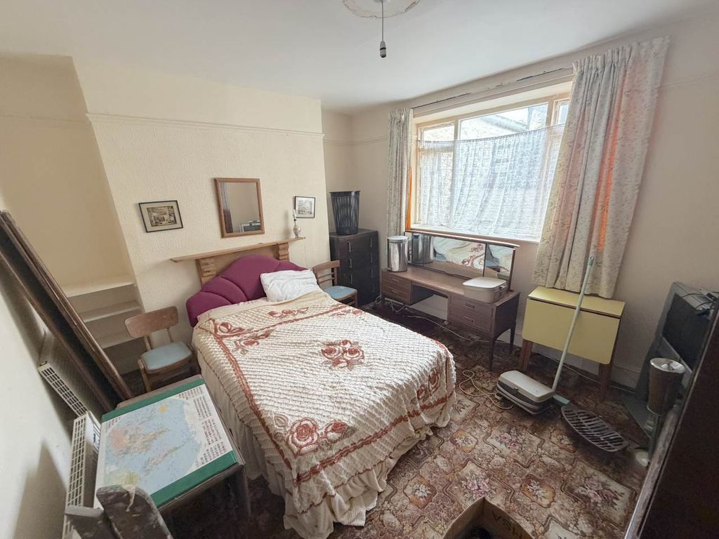 Property photo 3 of 16 Gf Bedroom1