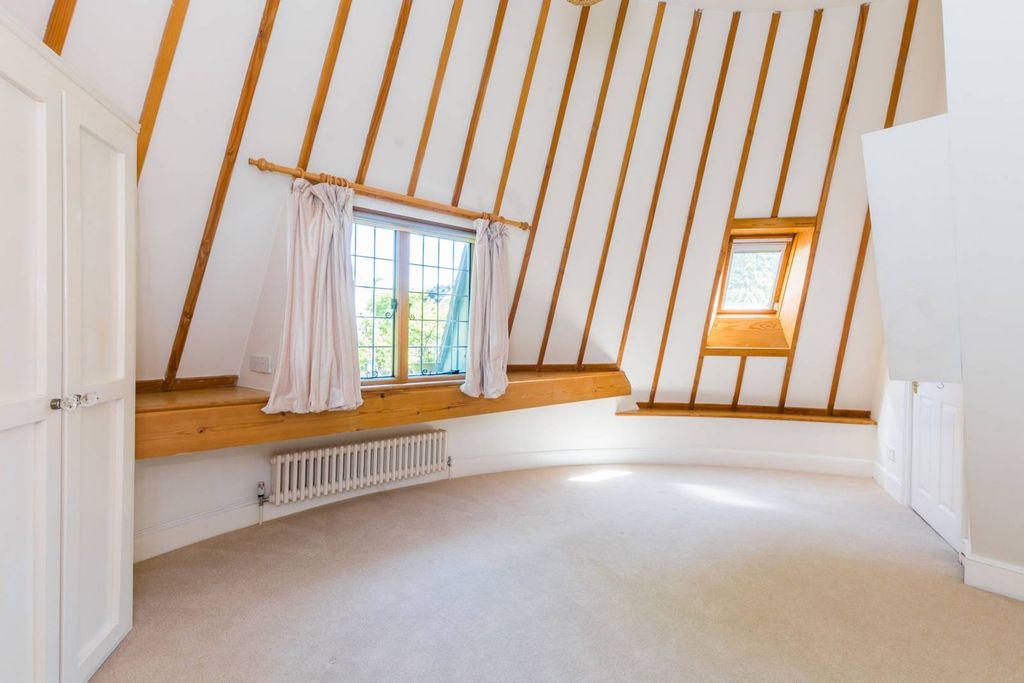 Property photo 3 of 28