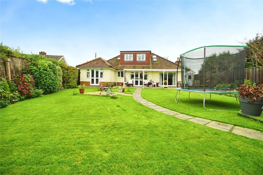 Property photo 2 of 29 Picture No. 21