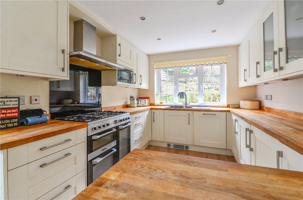Property photo 3 of 32 Dining Kitchen
