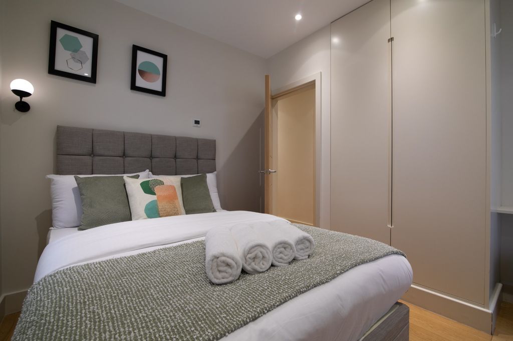 Property photo 2 of 37