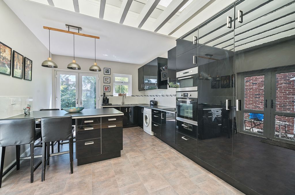 Property photo 2 of 21 1315215-6-686Fb85...