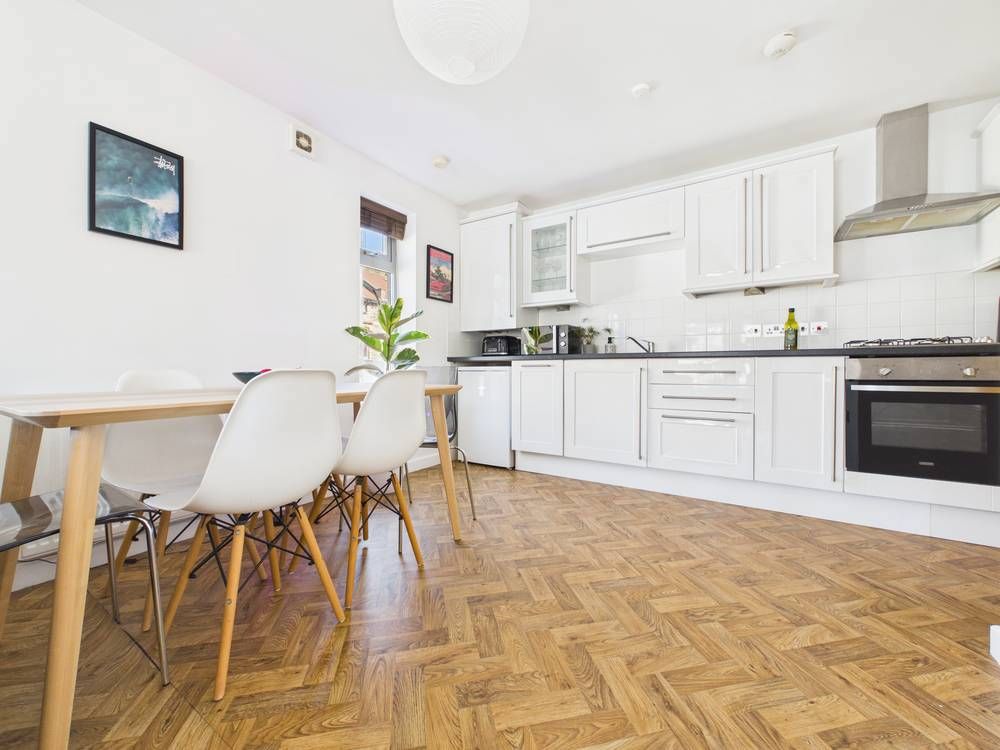 Property photo 3 of 12 Giraffe360-Still021