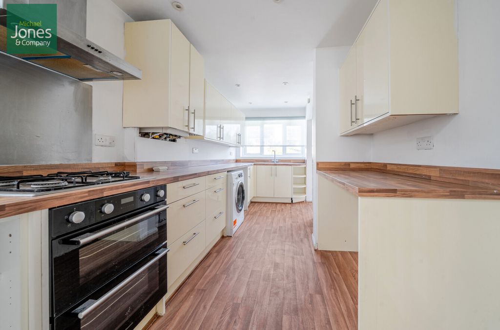 Property photo 2 of 17 Kitchen