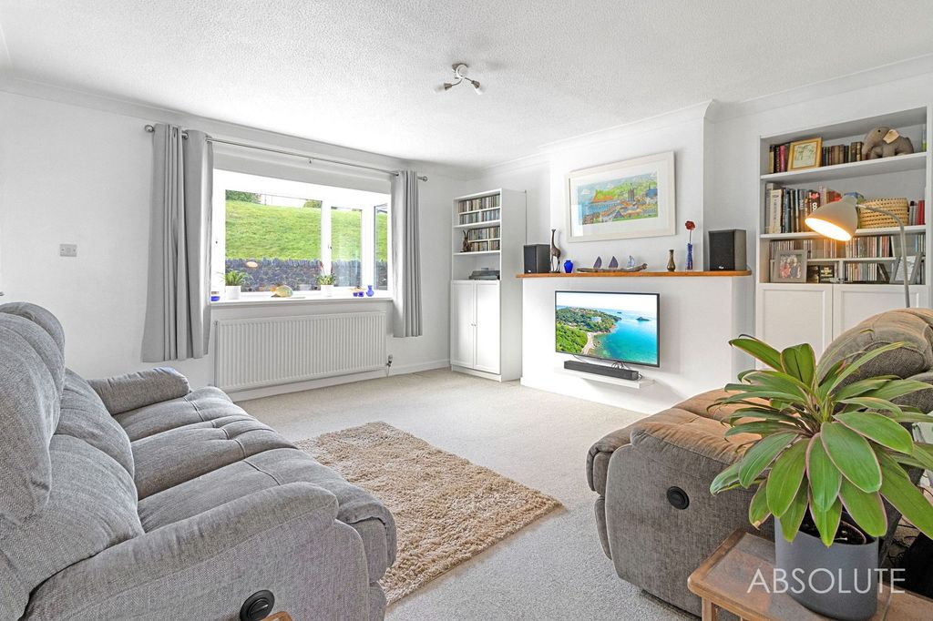 Property photo 2 of 33