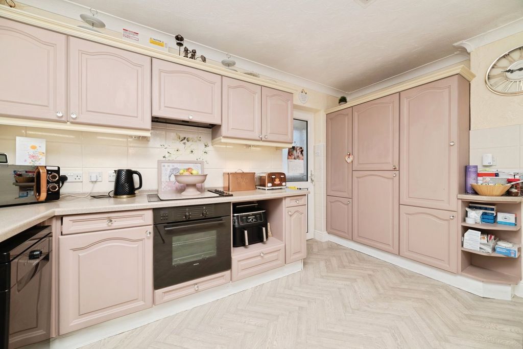 Property photo 3 of 15