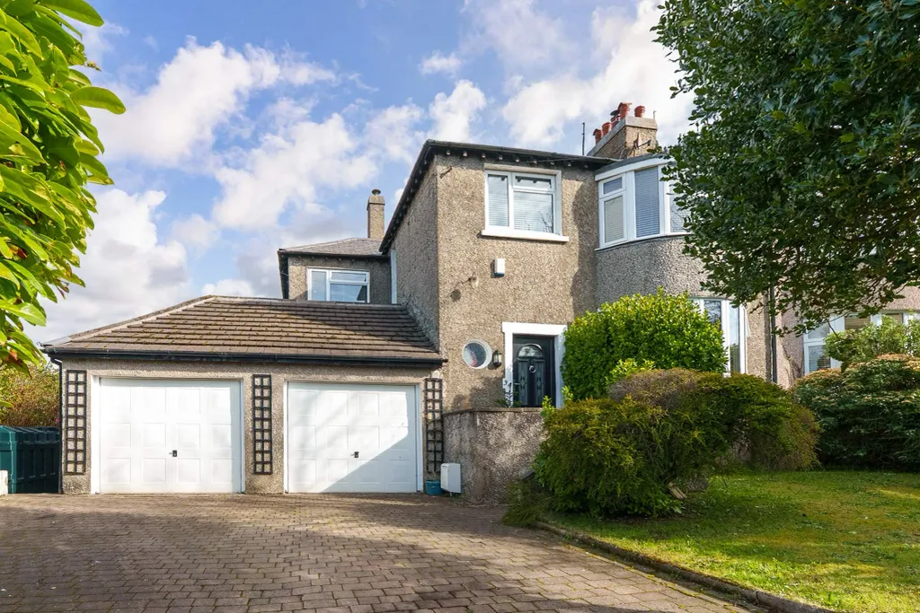 Property photo 2 of 27