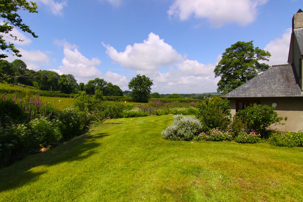 Property photo 3 of 9 Garden-2.Jpg