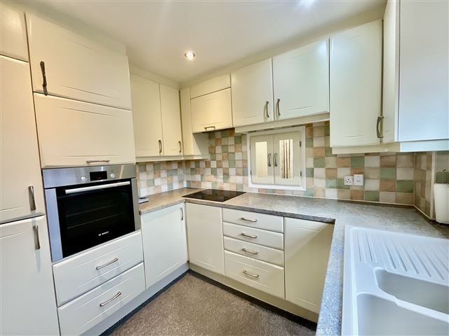 Property photo 3 of 18 Kitchen